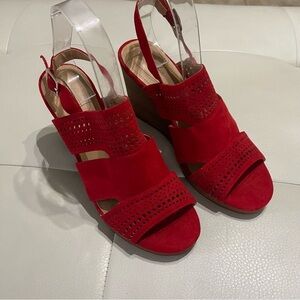 Violet & Red Evita Stitchfix wedge perforated sandals size 8.5 red brand new